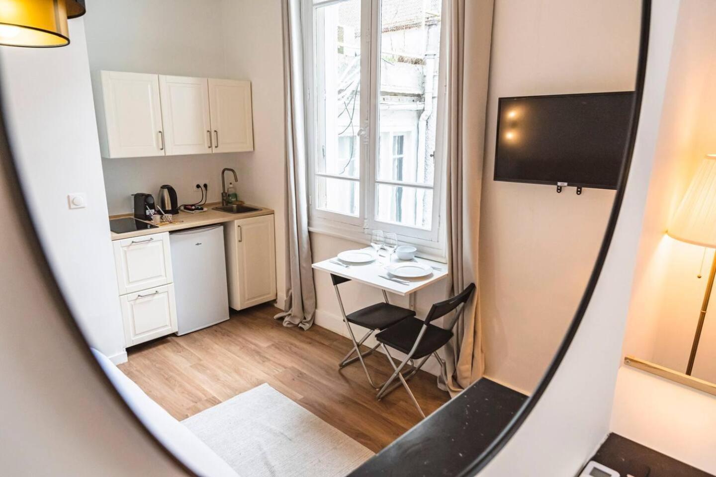 Pink, Appartement En Plein Coeur De Reims Exterior foto